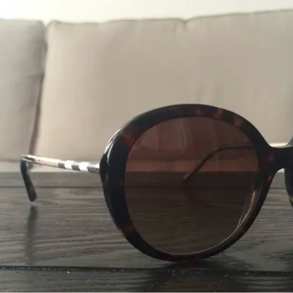 Brand new sunglasses - Picture 4 of 4